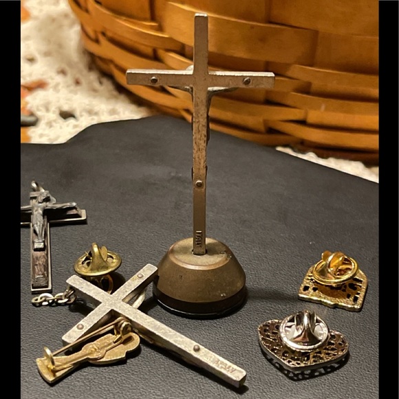 LOT of Lovely Religious Pieces - CRUCIFIX Pendants More - ITALY - Vintage - Picture 6 of 16